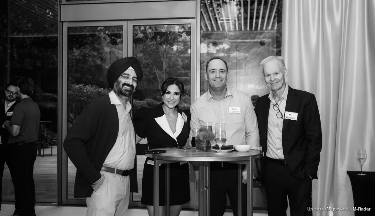 The Cercle Future of Finance Singapore Family Office Forum 2026 - black-and-white VIP reception group of four at a cocktail table