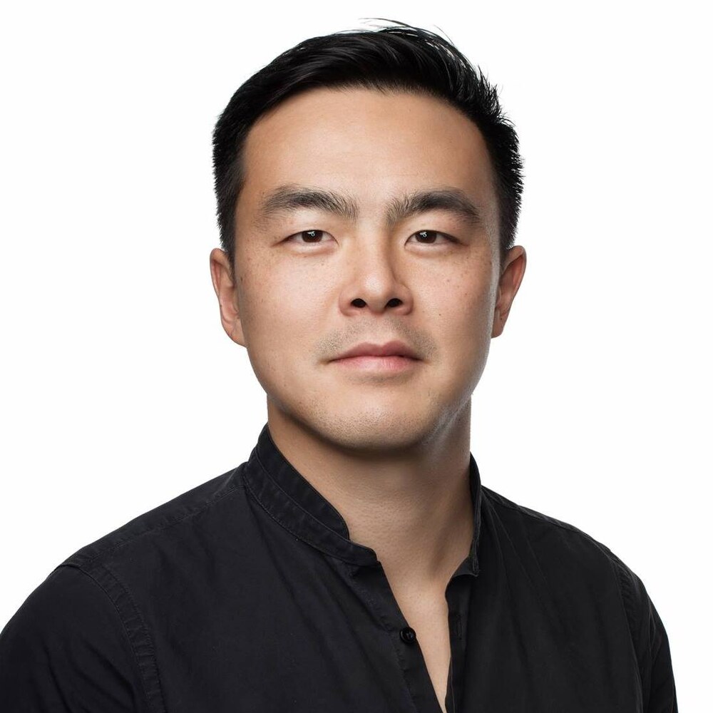 Press headshot first published on the subject's own site geoffreywoo.com, 2021-11 (real photograph) Geoffrey Woo press headshot 2021